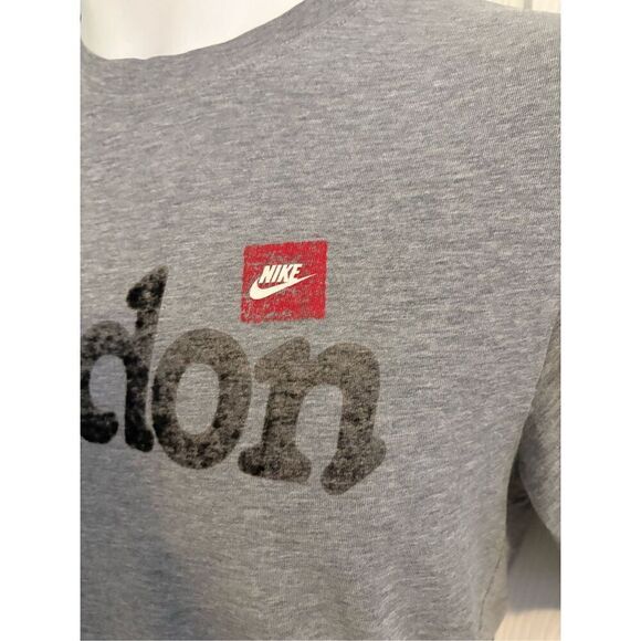 Nike London Gray Cotton Short Sleeve T-Shirt. Size Small - Picture 4 of 9